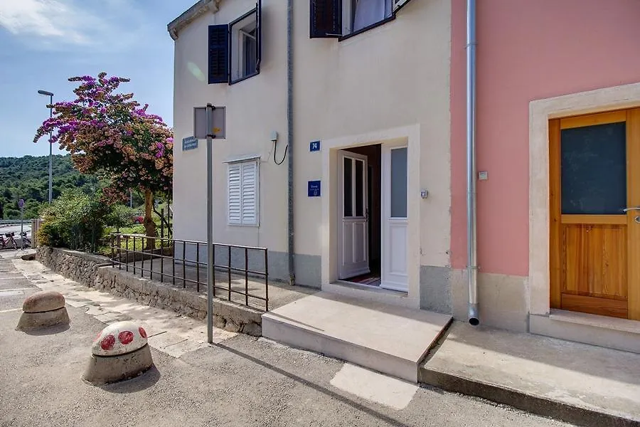 Apartment Mario مالي لوشينغْ