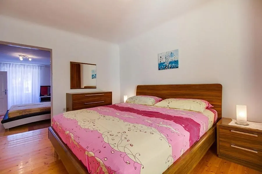 Apartment Mario مالي لوشينغْ