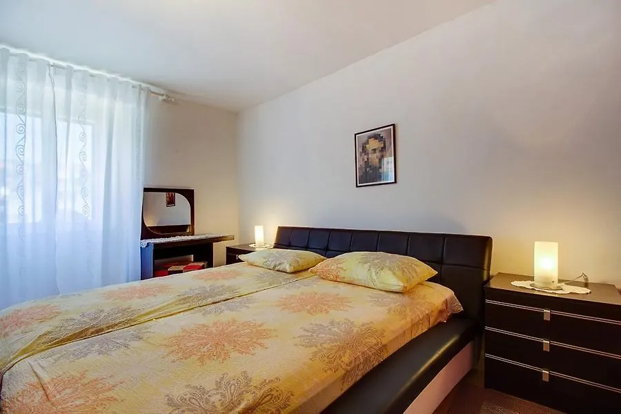 Apartment Mario مالي لوشينغْ كرواتيا